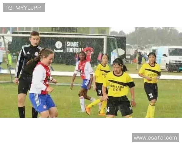 防晒头罩引领搞怪潮流足球明星们的夏日新风尚 防晒头罩引领搞怪潮流足球明星们的夏日新风尚